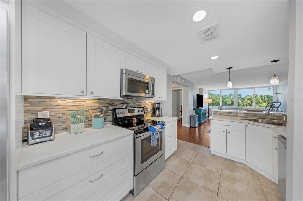 For Sale: $215,000 (2 beds, 2 baths, 1050 Square Feet)