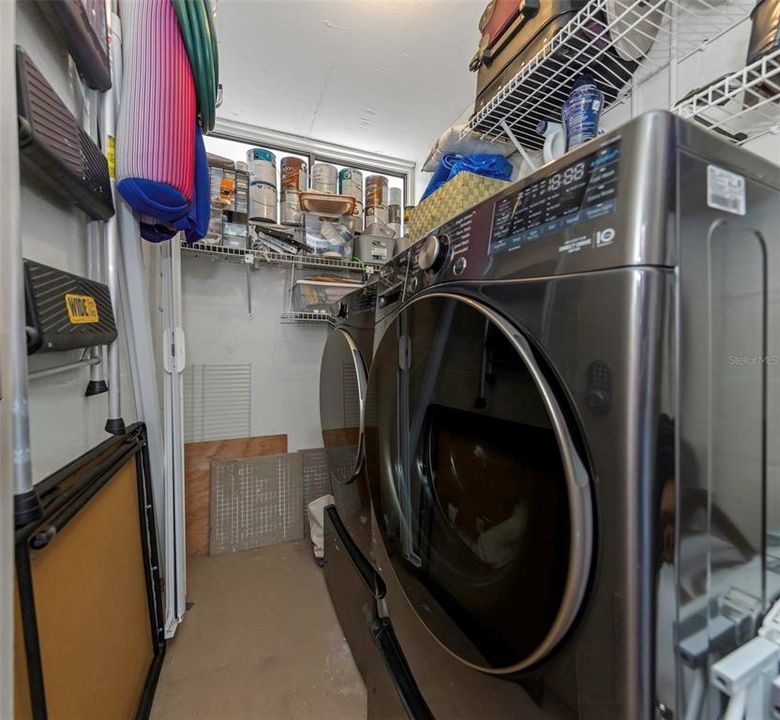 For Sale: $215,000 (2 beds, 2 baths, 1050 Square Feet)