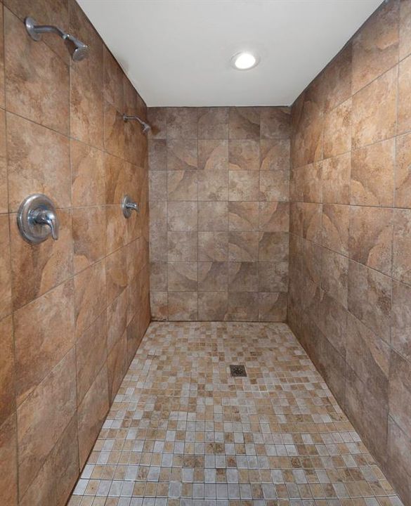 For Sale: $215,000 (2 beds, 2 baths, 1050 Square Feet)