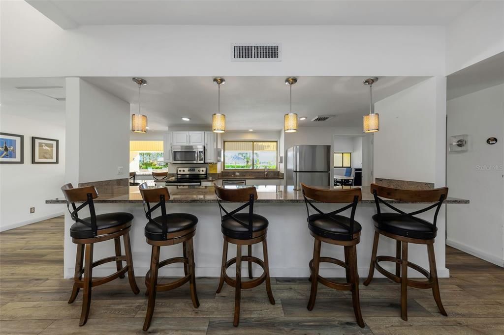 For Sale: $215,000 (2 beds, 2 baths, 1050 Square Feet)