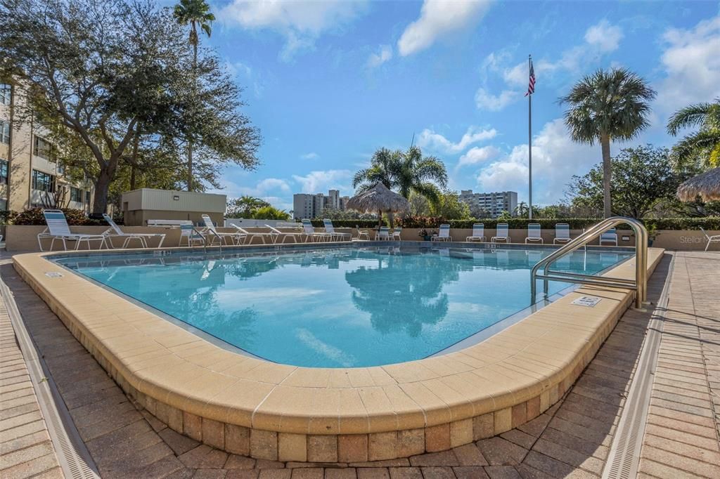 For Sale: $215,000 (2 beds, 2 baths, 1050 Square Feet)