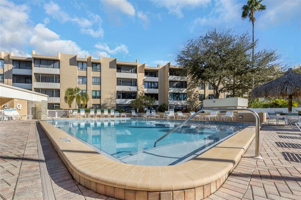 For Sale: $215,000 (2 beds, 2 baths, 1050 Square Feet)