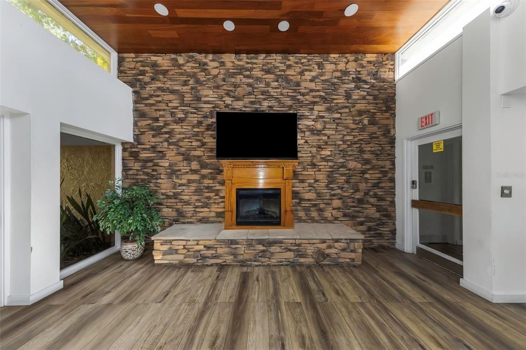 For Sale: $215,000 (2 beds, 2 baths, 1050 Square Feet)