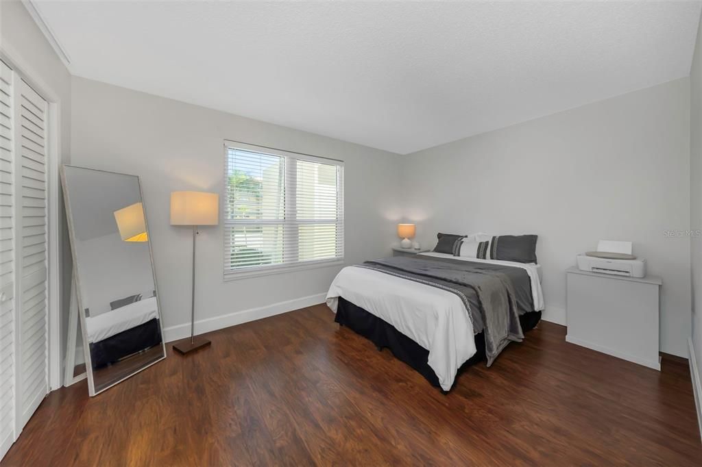 For Sale: $215,000 (2 beds, 2 baths, 1050 Square Feet)