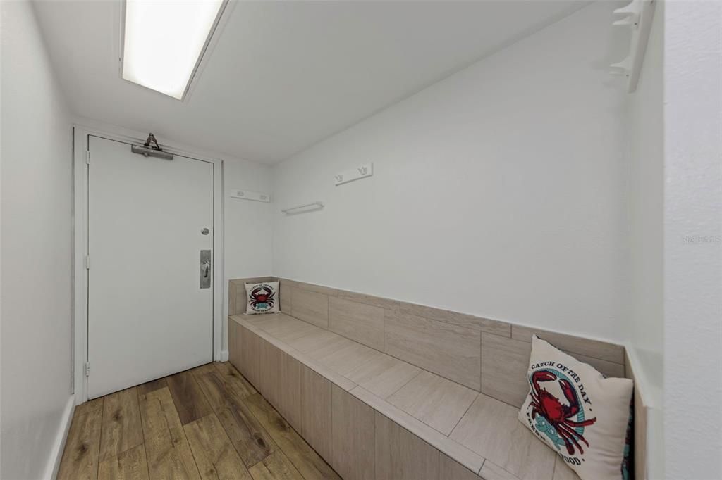 For Sale: $215,000 (2 beds, 2 baths, 1050 Square Feet)