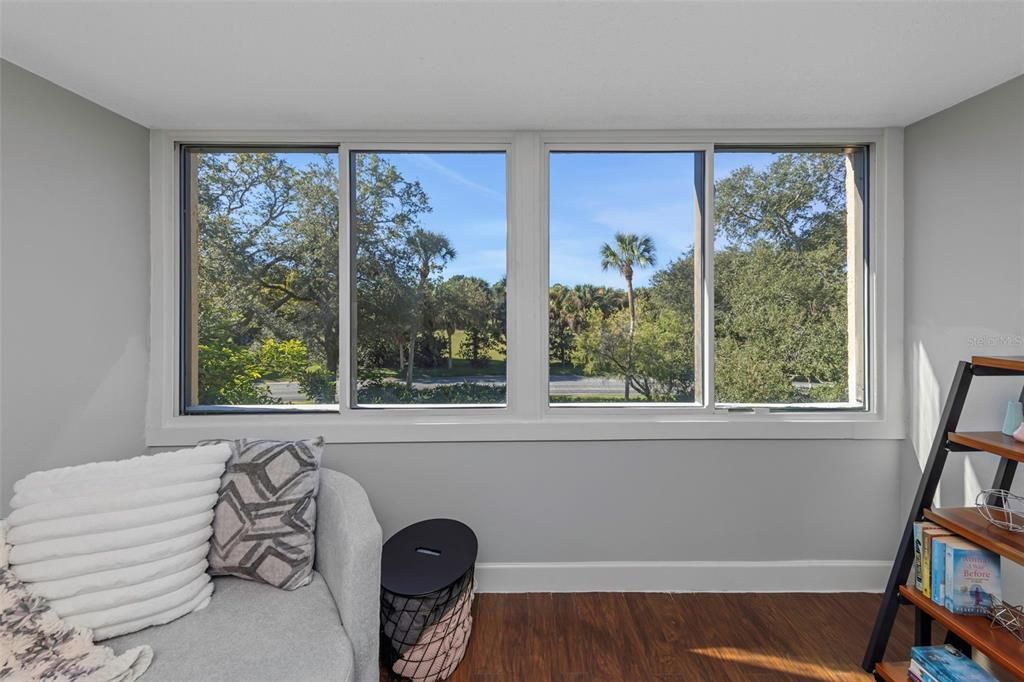 For Sale: $215,000 (2 beds, 2 baths, 1050 Square Feet)