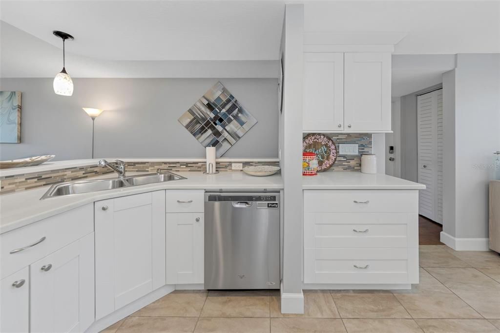For Sale: $215,000 (2 beds, 2 baths, 1050 Square Feet)