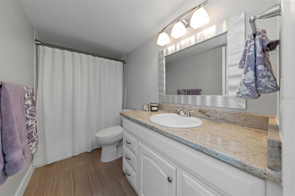 For Sale: $215,000 (2 beds, 2 baths, 1050 Square Feet)