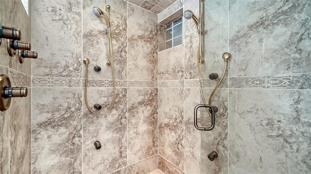 En Venta: $679,900 (4 camas, 3 baños, 2640 Pies cuadrados)