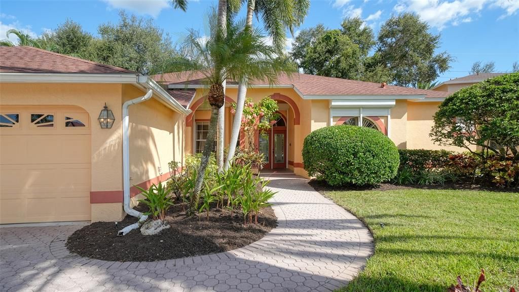 En Venta: $679,900 (4 camas, 3 baños, 2640 Pies cuadrados)