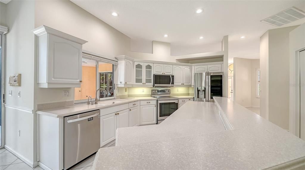 En Venta: $679,900 (4 camas, 3 baños, 2640 Pies cuadrados)