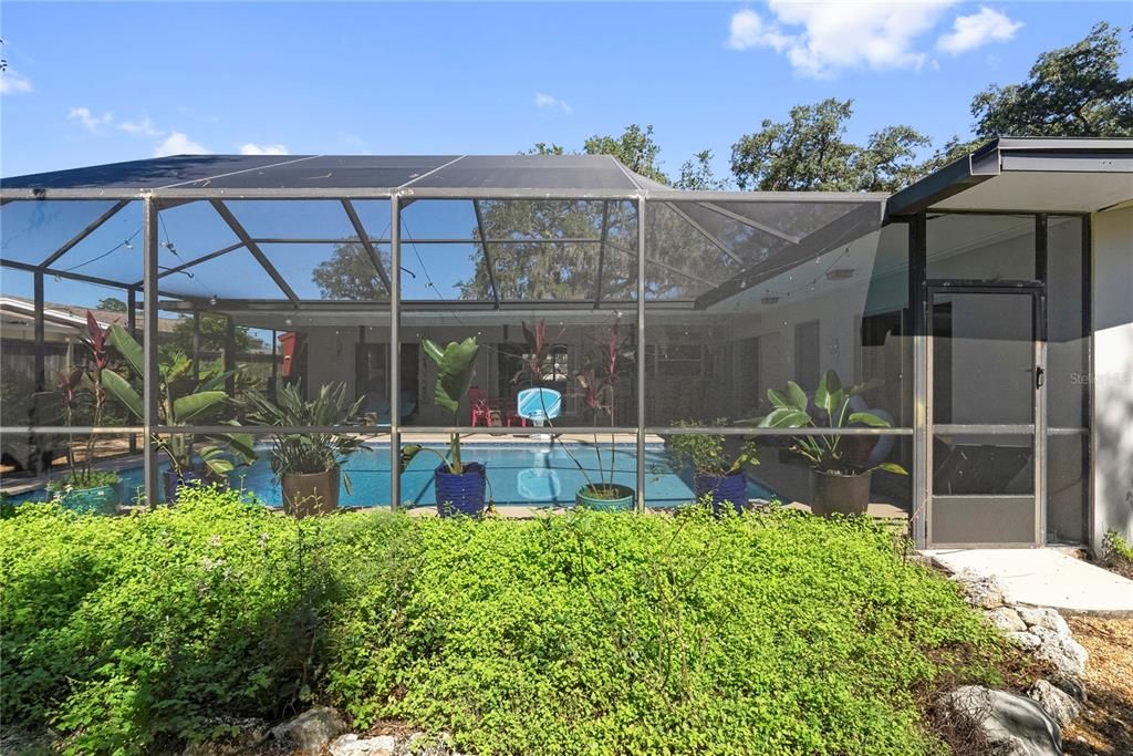 For Sale: $775,000 (4 beds, 2 baths, 2071 Square Feet)