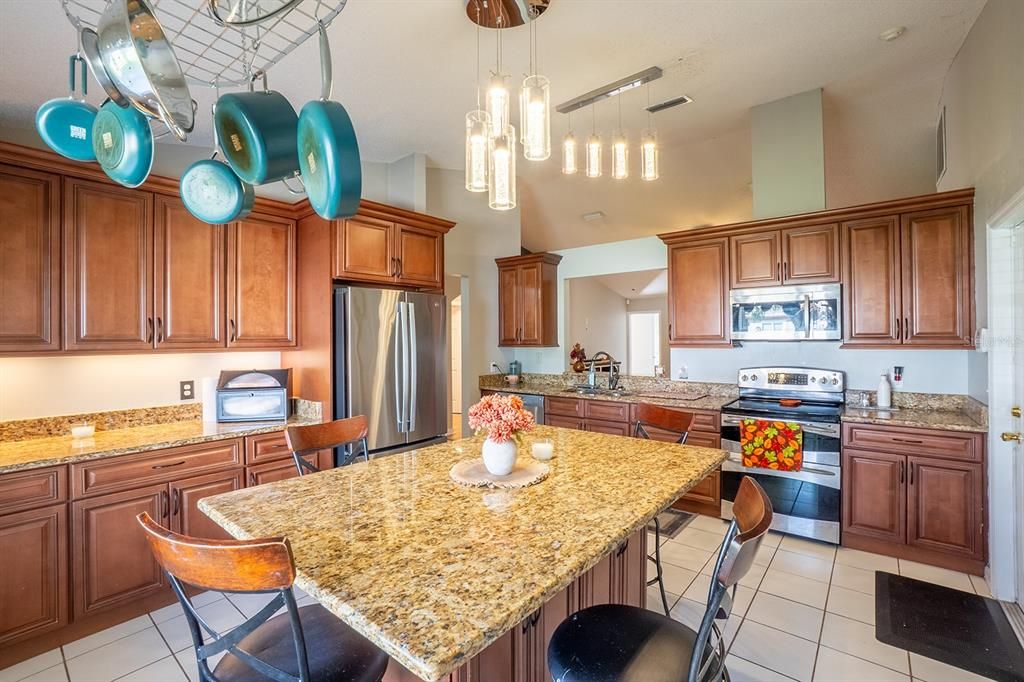 На продажу: $329,900 (4 спален, 2 ванн, 1862 Квадратных фут)
