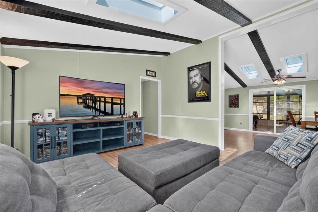 En Venta: $775,000 (3 camas, 2 baños, 1568 Pies cuadrados)