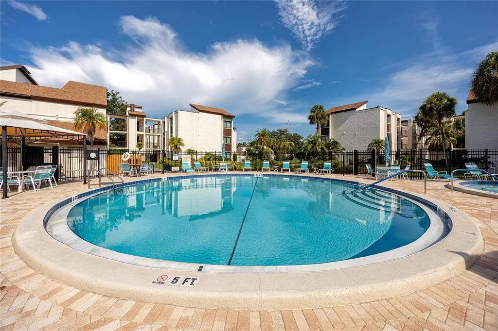 For Sale: $150,000 (2 beds, 1 baths, 857 Square Feet)