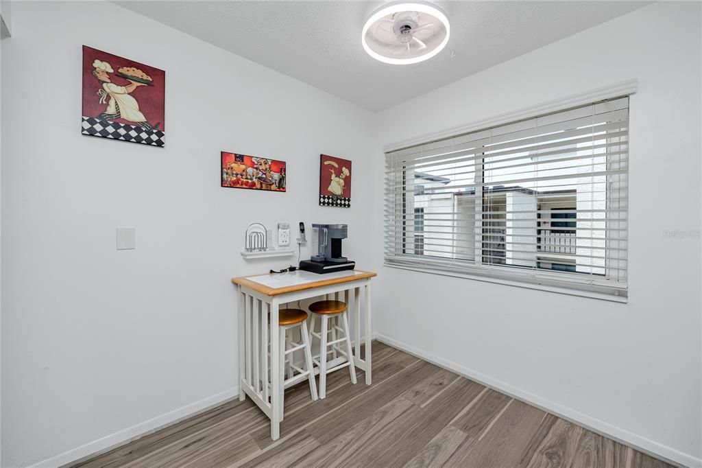 For Sale: $150,000 (2 beds, 1 baths, 857 Square Feet)