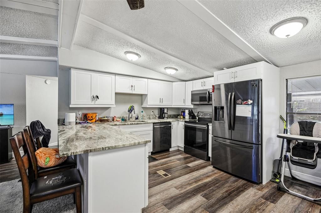 For Sale: $199,900 (3 beds, 2 baths, 1040 Square Feet)