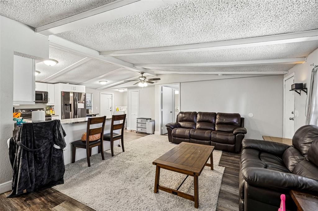 For Sale: $199,900 (3 beds, 2 baths, 1040 Square Feet)