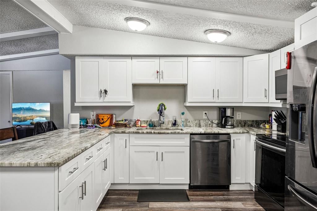 For Sale: $199,900 (3 beds, 2 baths, 1040 Square Feet)