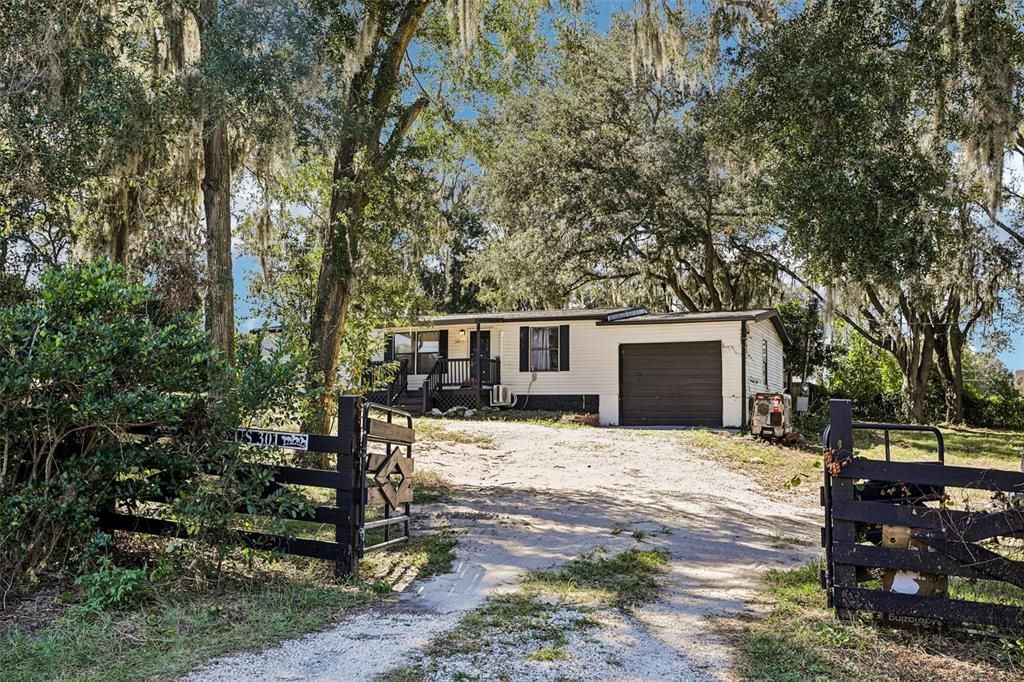 For Sale: $199,900 (3 beds, 2 baths, 1040 Square Feet)