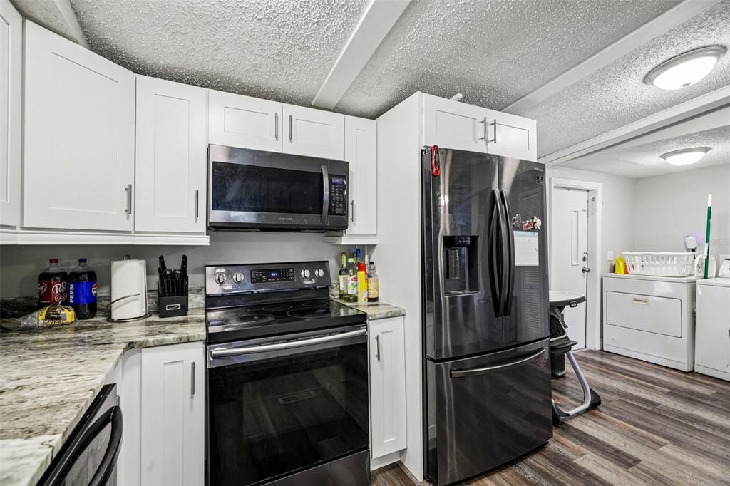 For Sale: $199,900 (3 beds, 2 baths, 1040 Square Feet)
