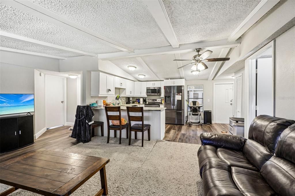 For Sale: $199,900 (3 beds, 2 baths, 1040 Square Feet)