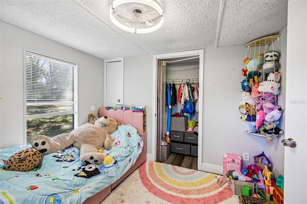 For Sale: $199,900 (3 beds, 2 baths, 1040 Square Feet)