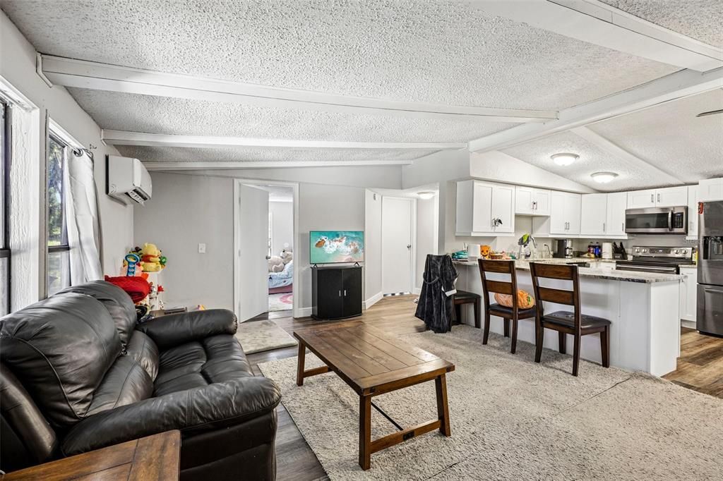 For Sale: $199,900 (3 beds, 2 baths, 1040 Square Feet)