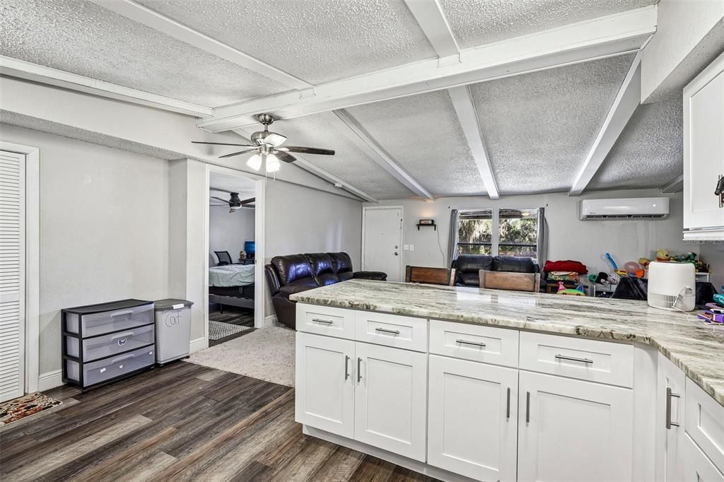 For Sale: $199,900 (3 beds, 2 baths, 1040 Square Feet)