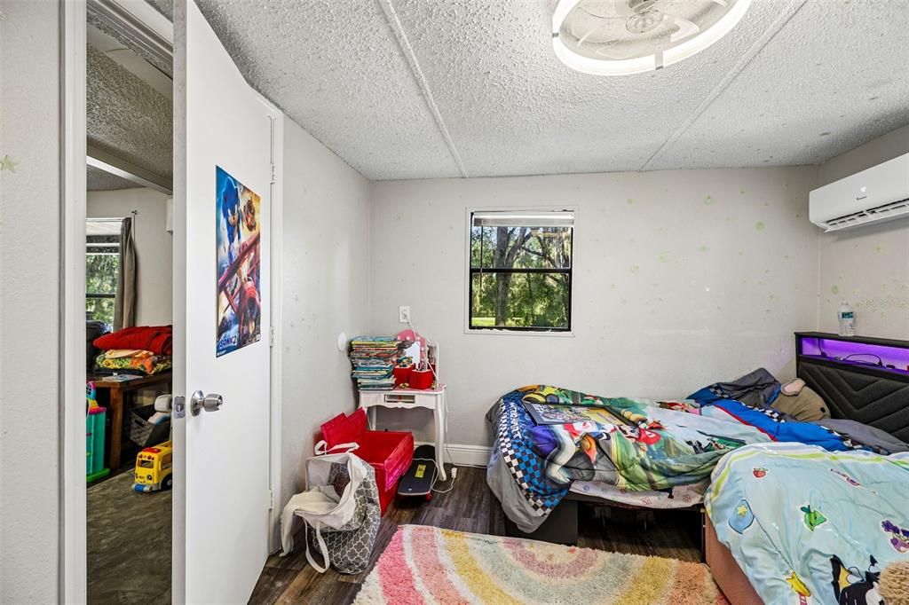 For Sale: $199,900 (3 beds, 2 baths, 1040 Square Feet)