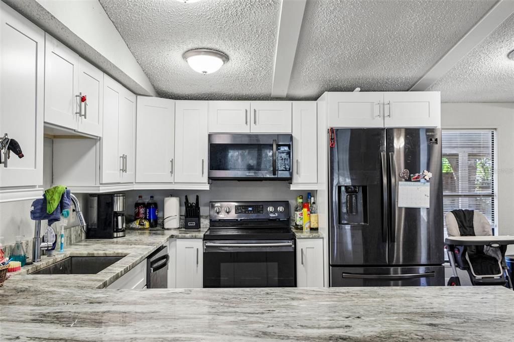 For Sale: $199,900 (3 beds, 2 baths, 1040 Square Feet)