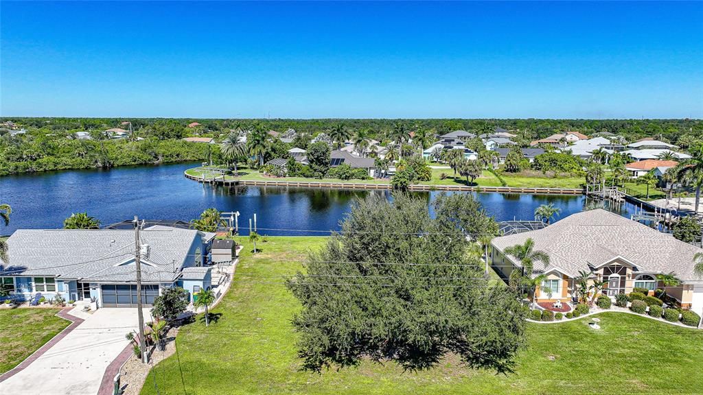 На продажу: $225,000 (0.23 acres)