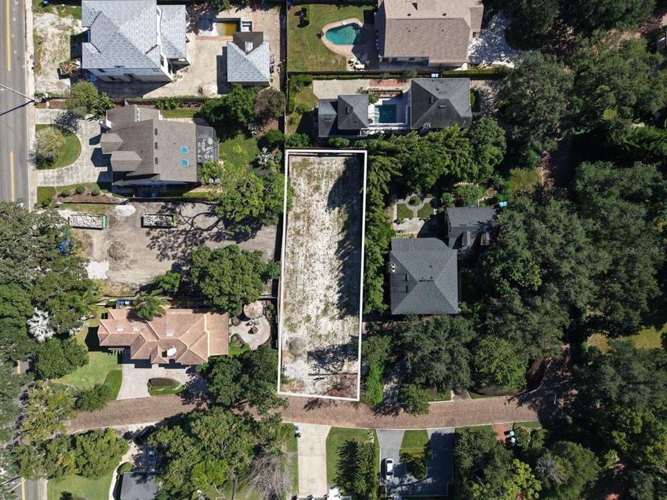 На продажу: $1,100,000 (0.18 acres)