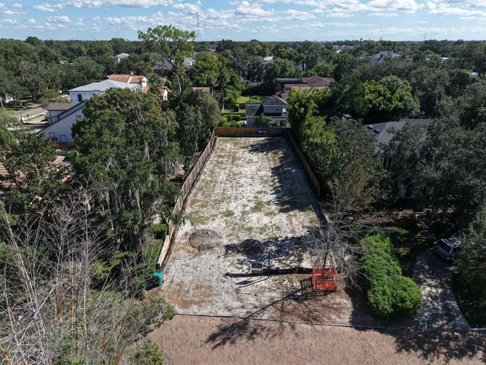 На продажу: $1,100,000 (0.18 acres)
