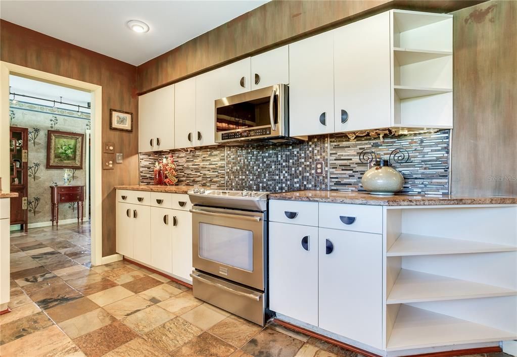 For Sale: $899,000 (3 beds, 3 baths, 2064 Square Feet)