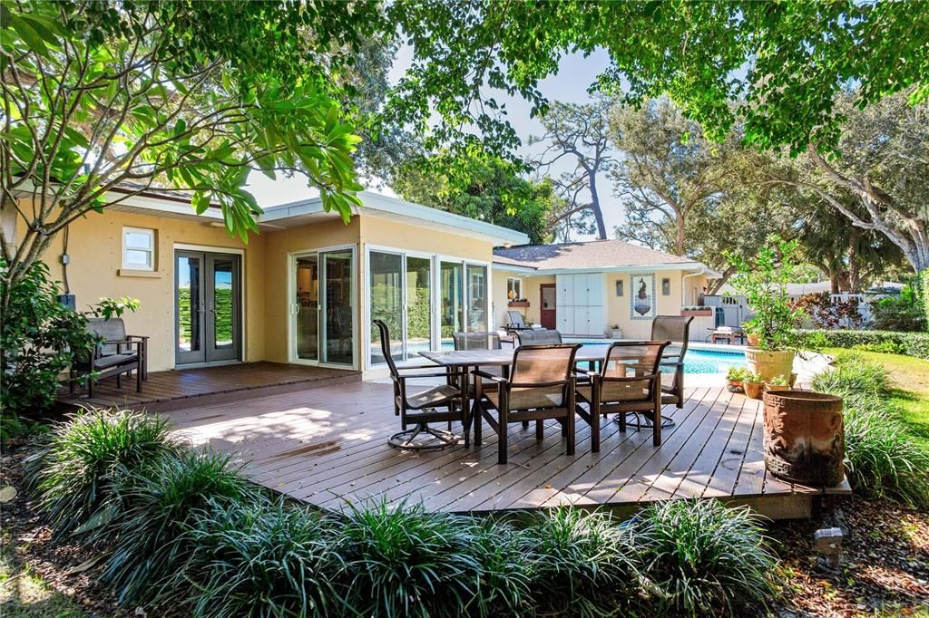 For Sale: $899,000 (3 beds, 3 baths, 2064 Square Feet)