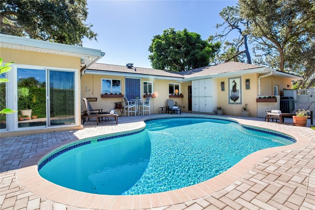 For Sale: $899,000 (3 beds, 3 baths, 2064 Square Feet)