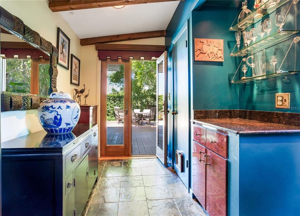For Sale: $899,000 (3 beds, 3 baths, 2064 Square Feet)