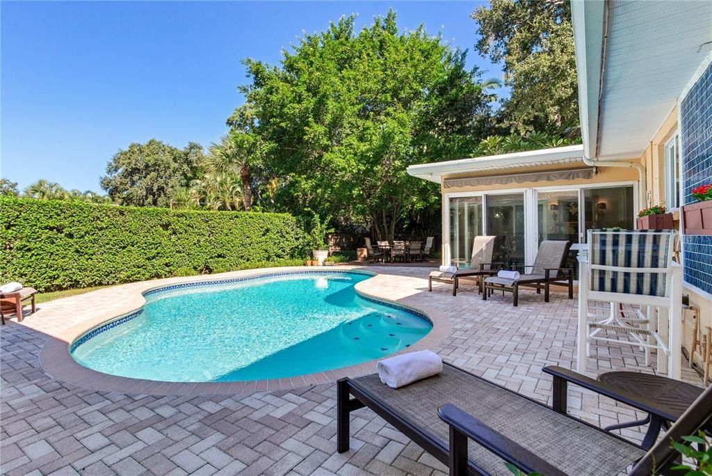 For Sale: $899,000 (3 beds, 3 baths, 2064 Square Feet)