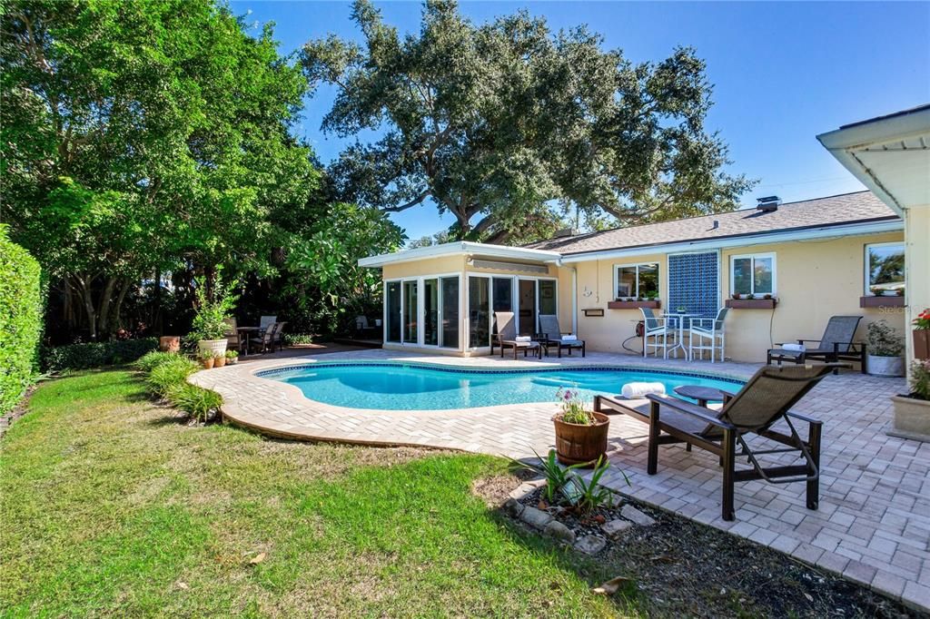 For Sale: $899,000 (3 beds, 3 baths, 2064 Square Feet)
