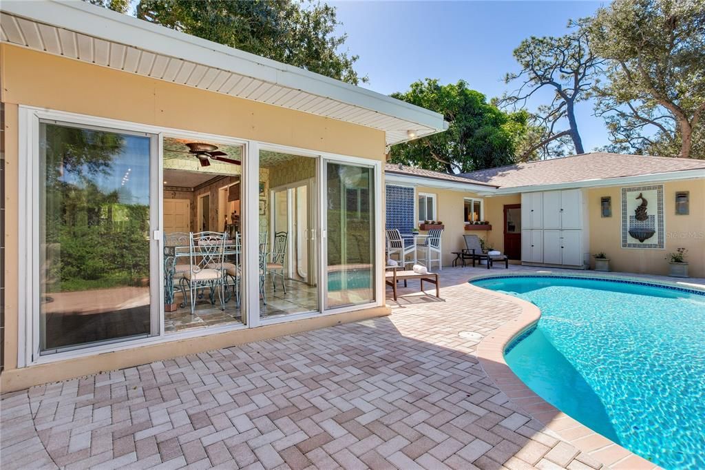 For Sale: $899,000 (3 beds, 3 baths, 2064 Square Feet)