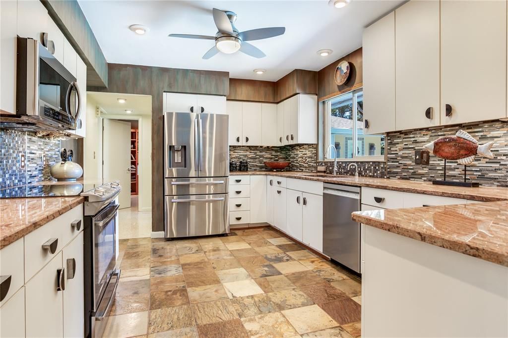 For Sale: $899,000 (3 beds, 3 baths, 2064 Square Feet)