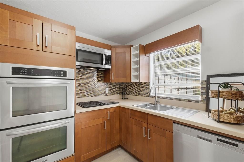 На продажу: $425,000 (3 спален, 2 ванн, 1156 Квадратных фут)