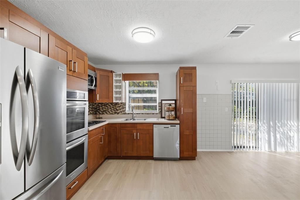 На продажу: $425,000 (3 спален, 2 ванн, 1156 Квадратных фут)