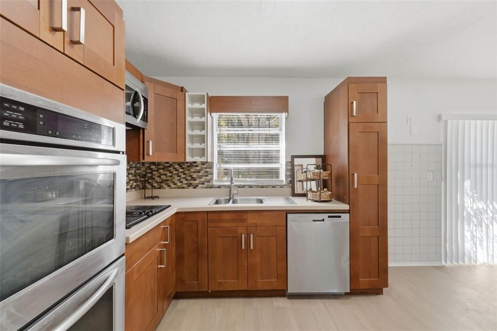 На продажу: $425,000 (3 спален, 2 ванн, 1156 Квадратных фут)