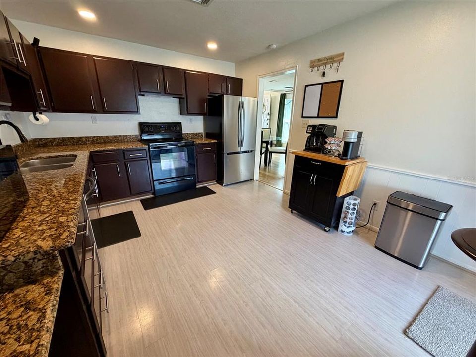 En Venta: $215,000 (3 camas, 2 baños, 1431 Pies cuadrados)