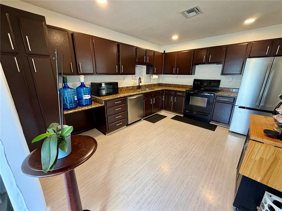 En Venta: $215,000 (3 camas, 2 baños, 1431 Pies cuadrados)