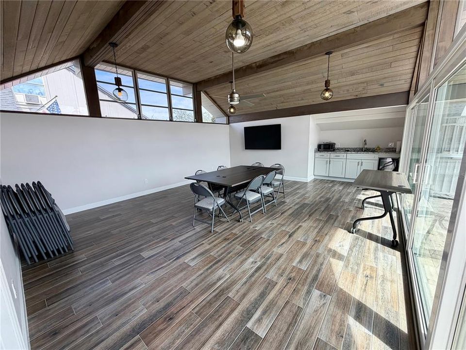 En Venta: $215,000 (3 camas, 2 baños, 1431 Pies cuadrados)
