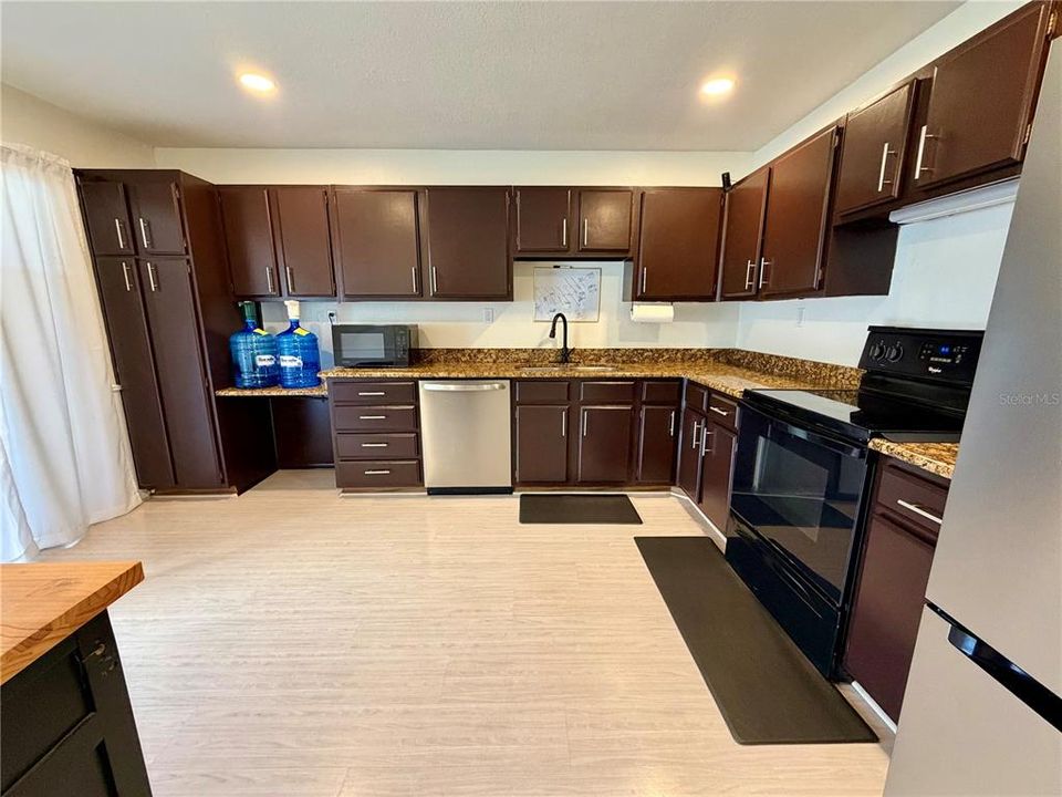 En Venta: $215,000 (3 camas, 2 baños, 1431 Pies cuadrados)