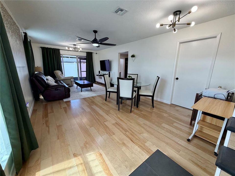 En Venta: $215,000 (3 camas, 2 baños, 1431 Pies cuadrados)